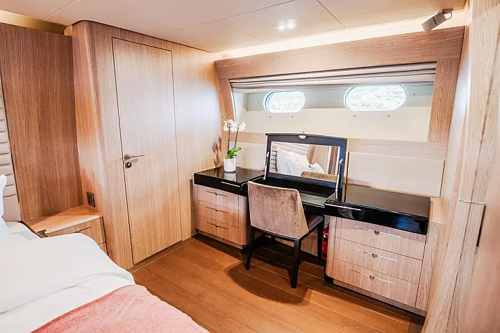 Cyrus Yachts 34M - 