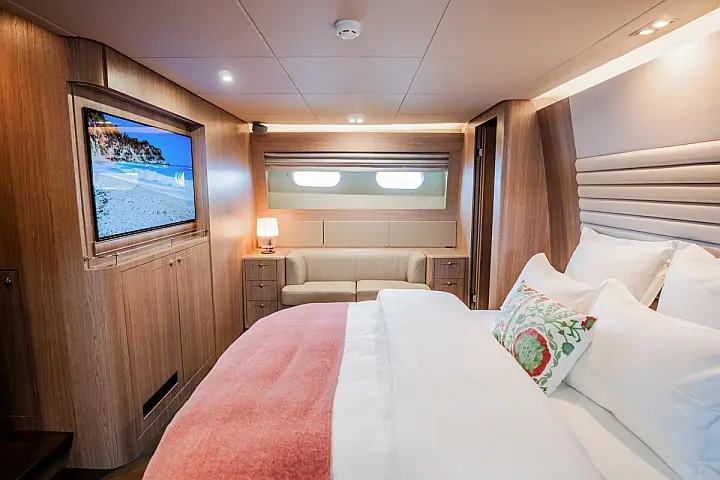 Cyrus Yachts 34M - 