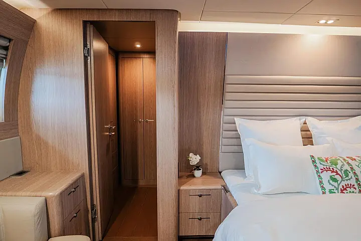 Cyrus Yachts 34M - 