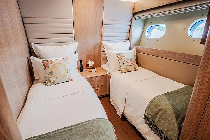 Cyrus Yachts 34M - 