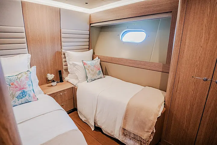 Cyrus Yachts 34M - 