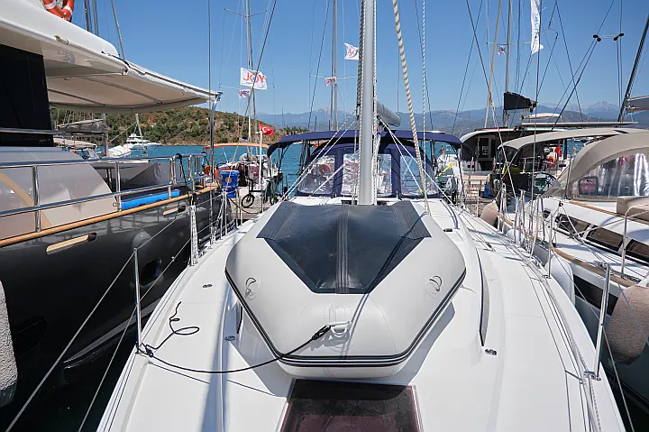 Bavaria C42 - 