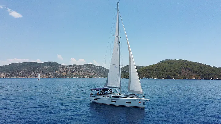 Bavaria C42 - 