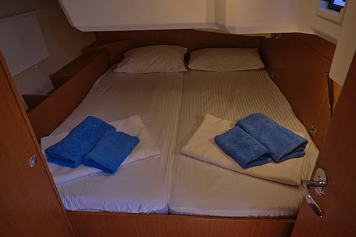 Bavaria C42 - 