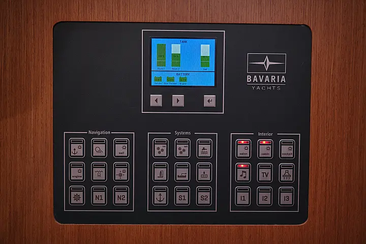 Bavaria C42 - 