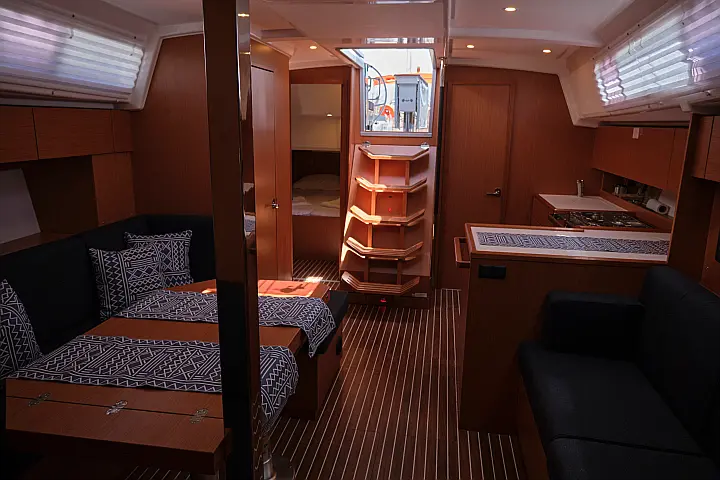 Bavaria C42 - 