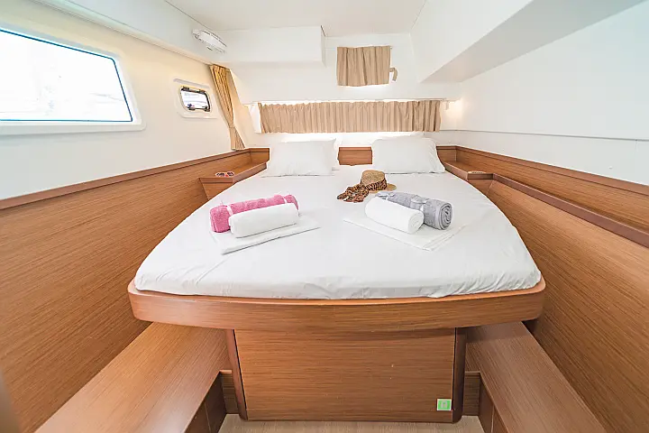 Lagoon 42 A/C & GEN - 