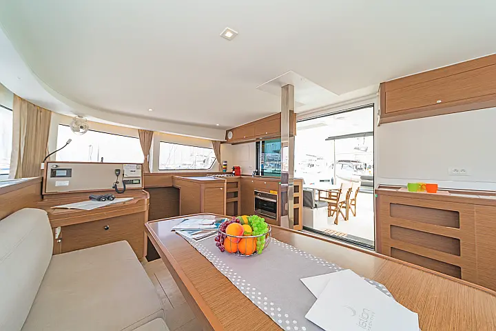 Lagoon 42 A/C & GEN - 