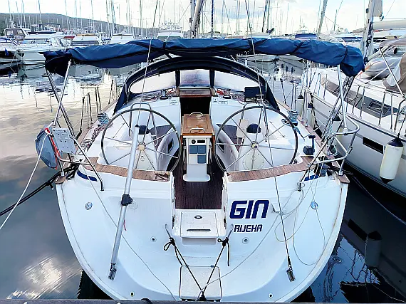 Bavaria 44