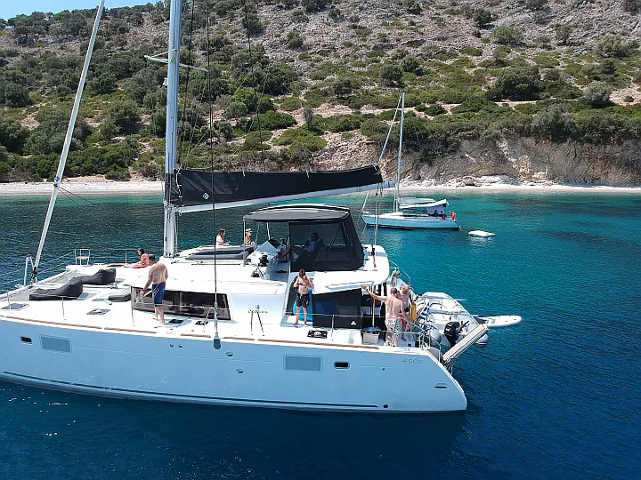 Lagoon 450  Flybridge - External image