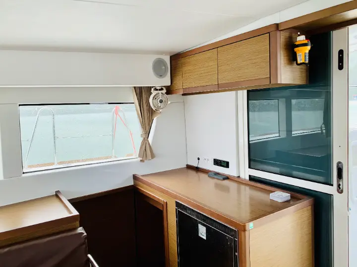Lagoon 40 - Kitchen 2