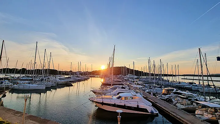 Bavaria Cruiser 37 - 