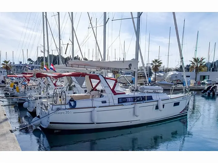 Oceanis 35.1 - External image