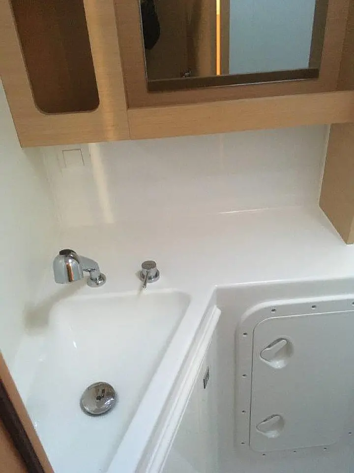 Lagoon 42 - Sink 1