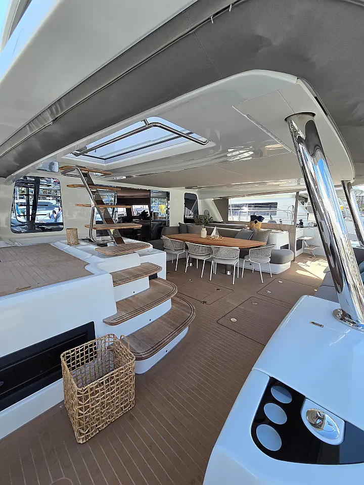 Lagoon Sixty5 - 
