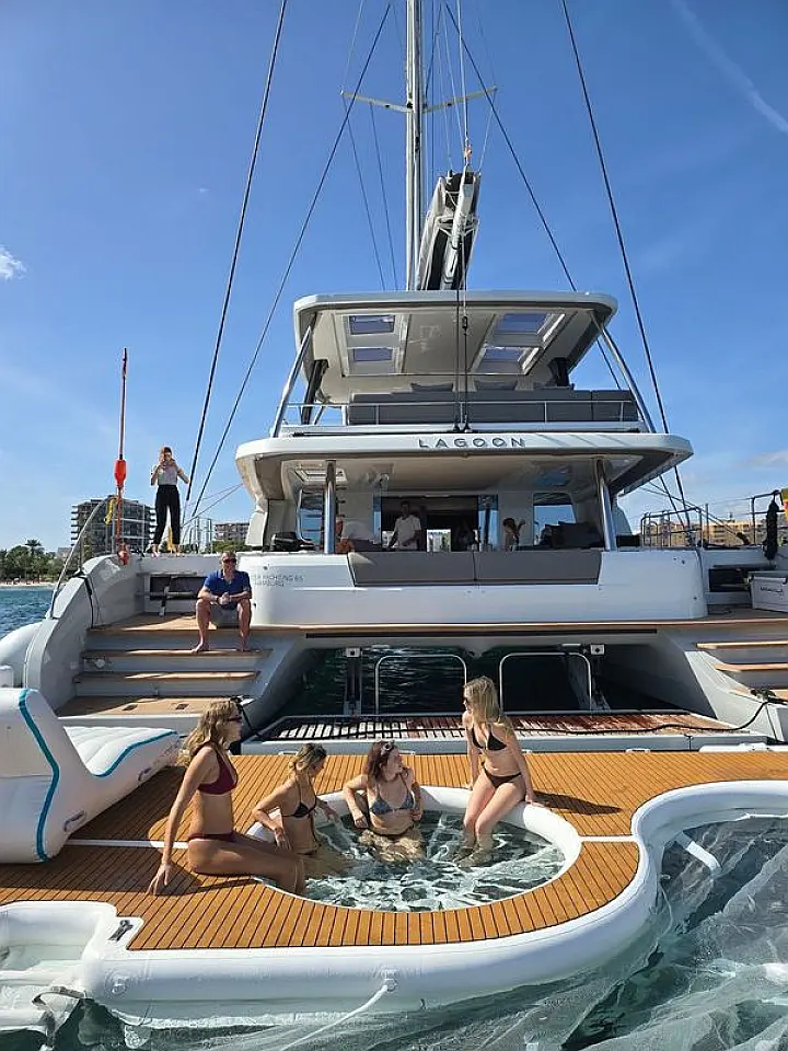 Lagoon Sixty5 - 