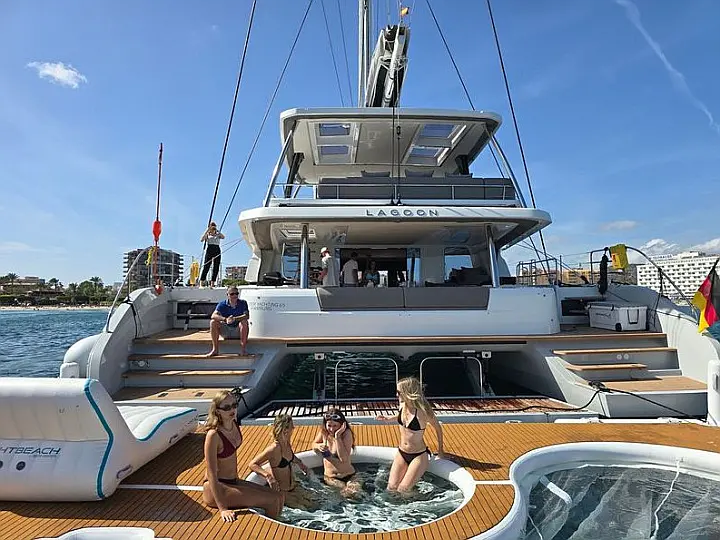 Lagoon Sixty5 - 