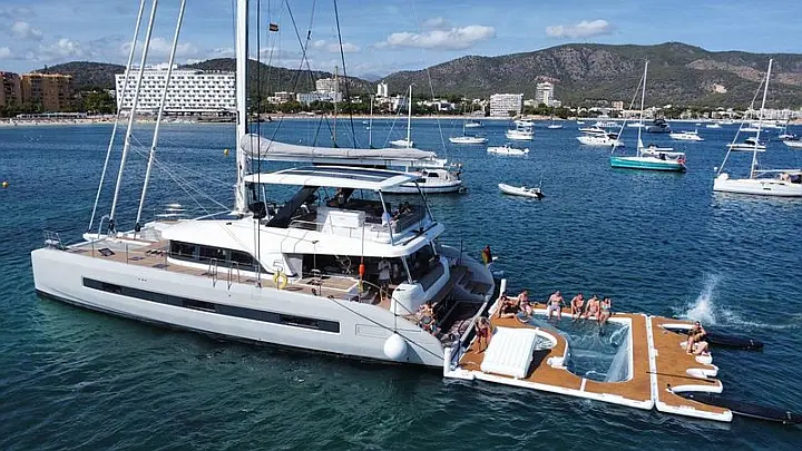 Lagoon Sixty5 - 