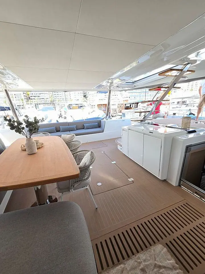 Lagoon Sixty5 - 