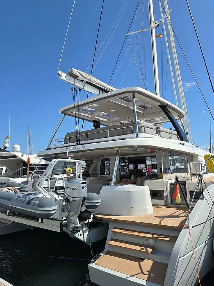 Lagoon Sixty5 - 