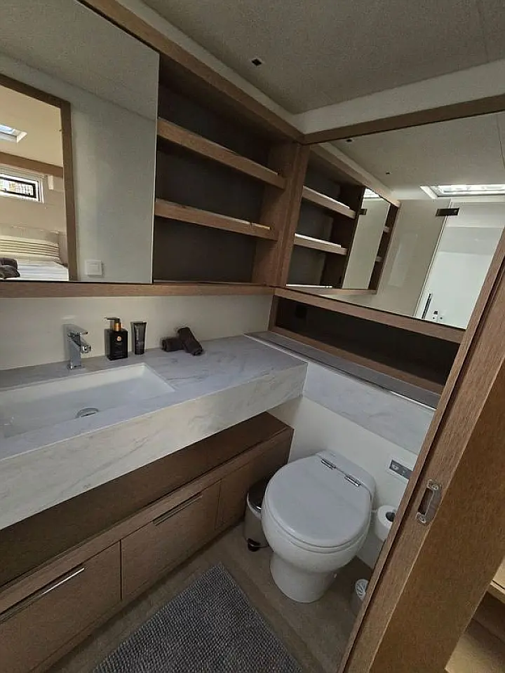 Lagoon Sixty5 - 