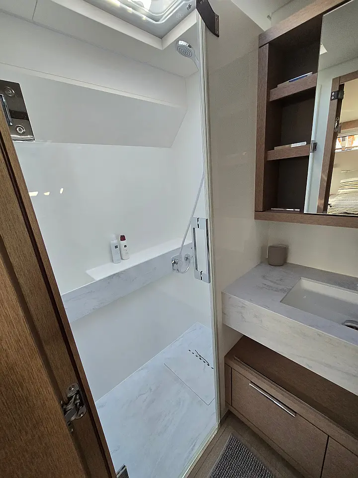 Lagoon Sixty5 - 