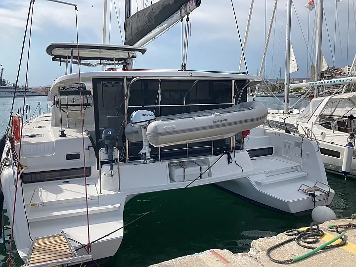 Lagoon 42 - External image