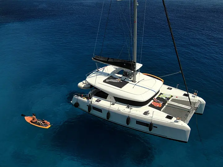 Lagoon 42 - External image