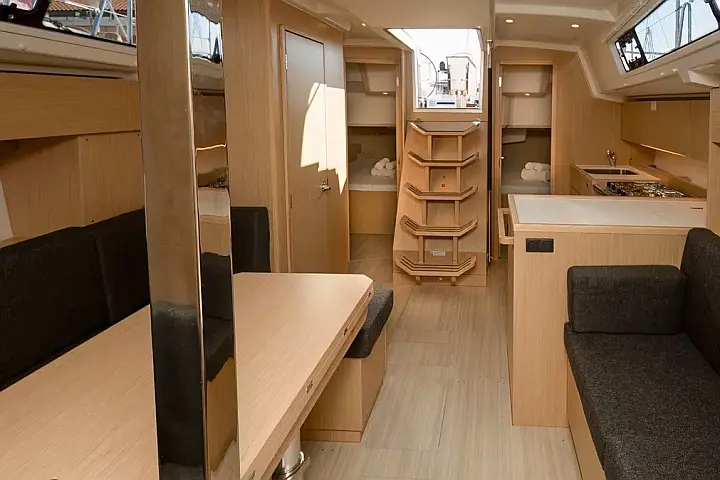 Bavaria C38 - 