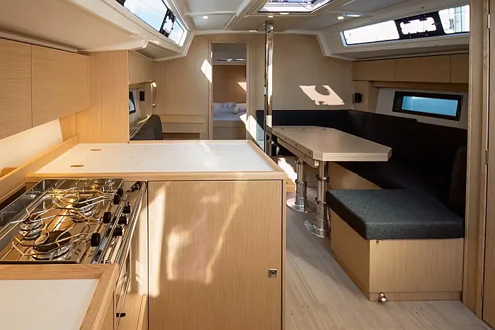 Bavaria C38 - 