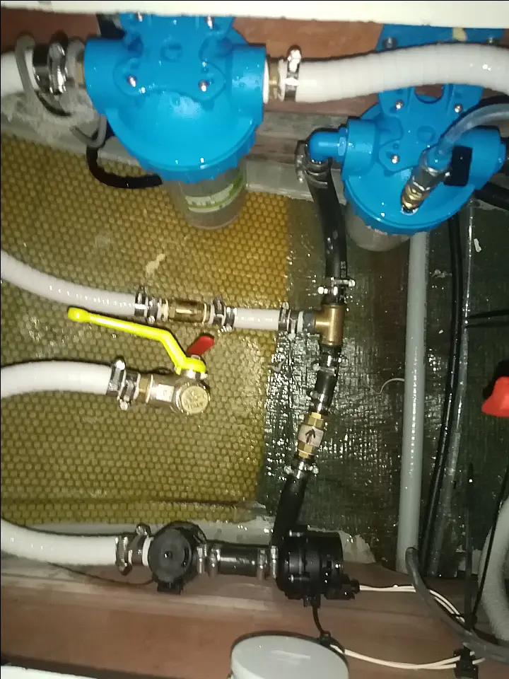 Lagoon 450 SporTop - Plumbing 1
