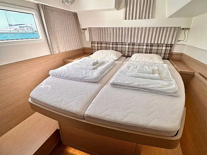 Lagoon 42 - 