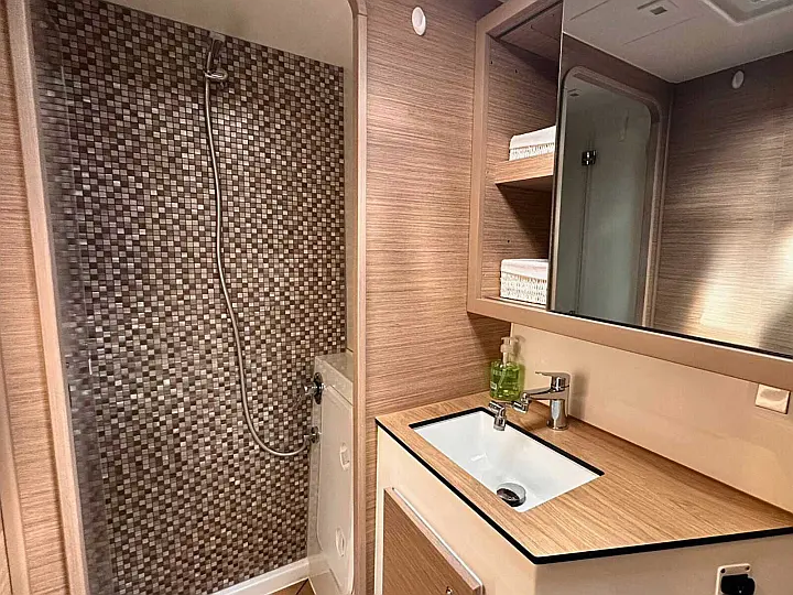 Lagoon 42 - 