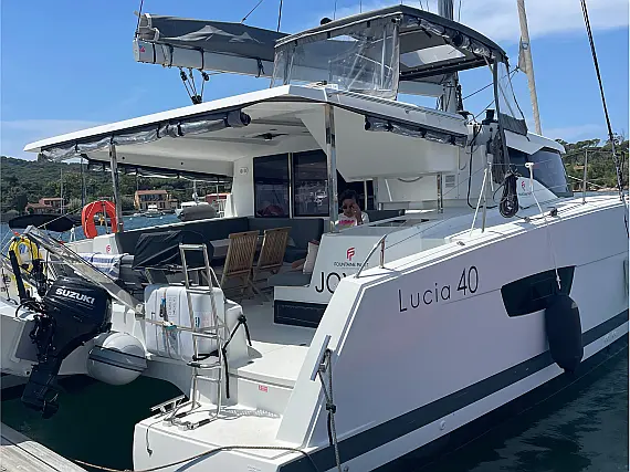 Lucia 40_4 cabins