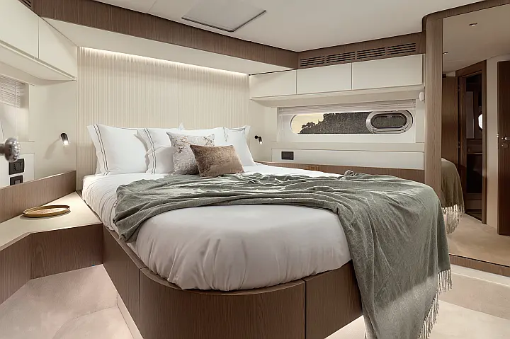 Azimut Magellano 66 - room