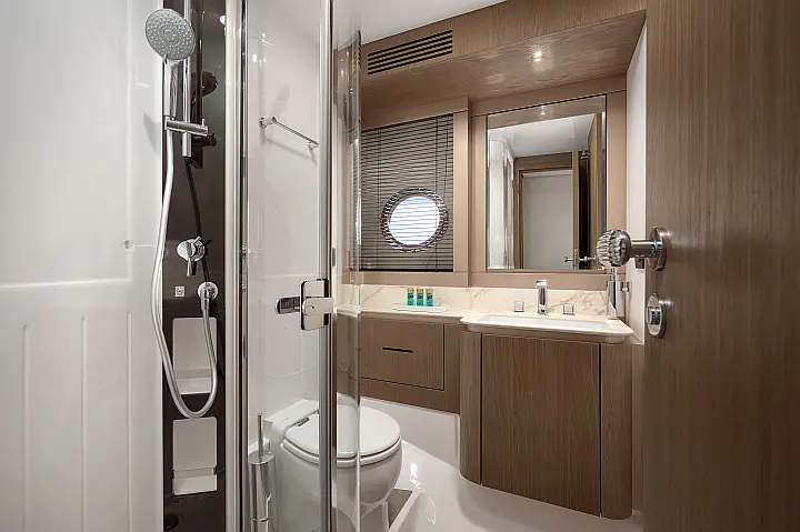 Azimut Magellano 66 - wc