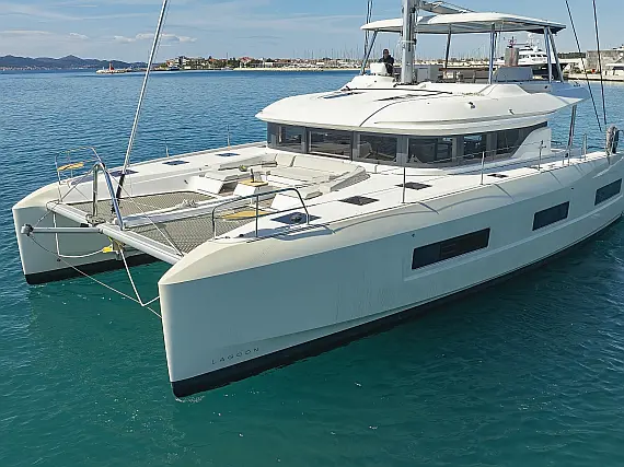 Lagoon 55_5 Cabins