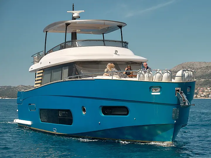 Azimut Magellano 66 - prova -folija