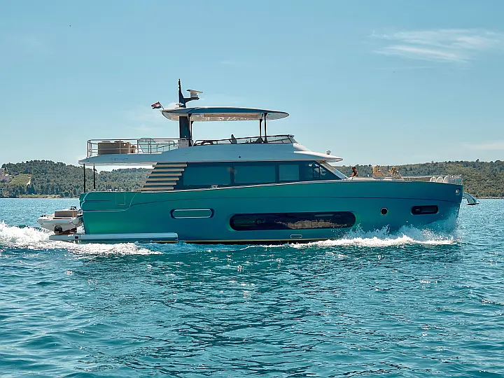 Azimut Magellano 66 - External image