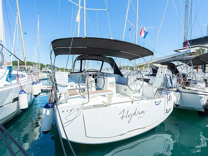 Oceanis 38.1 - External image