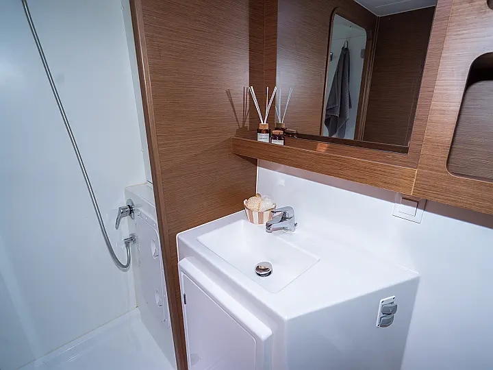 Lagoon 42 - 