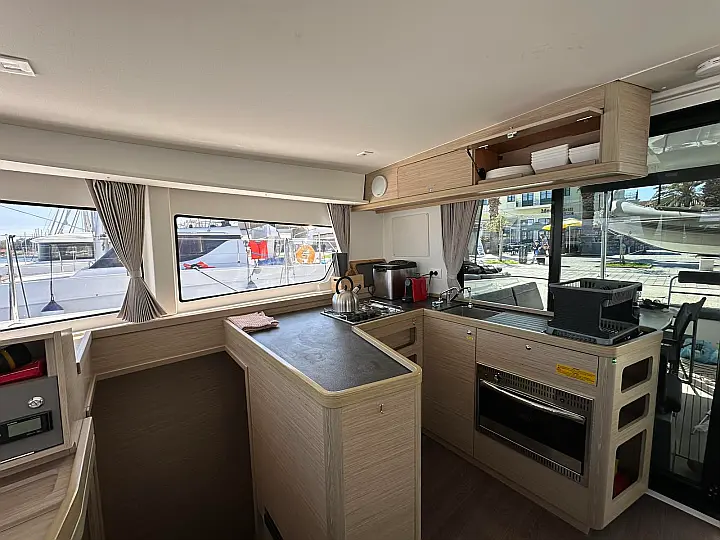 Lagoon 42 - 