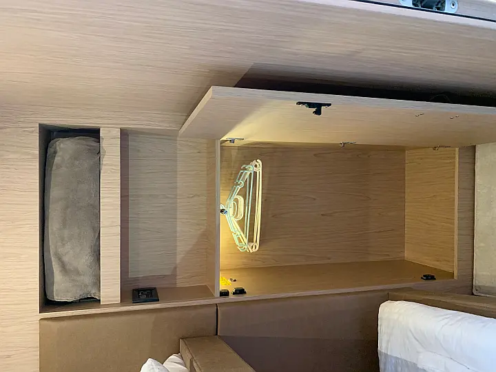 Monte Carlo 5 - 3rd cabin closet