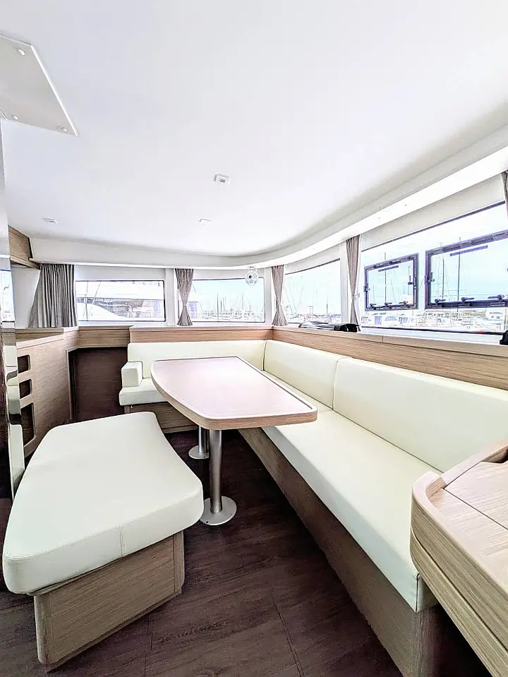 Lagoon 42 - 