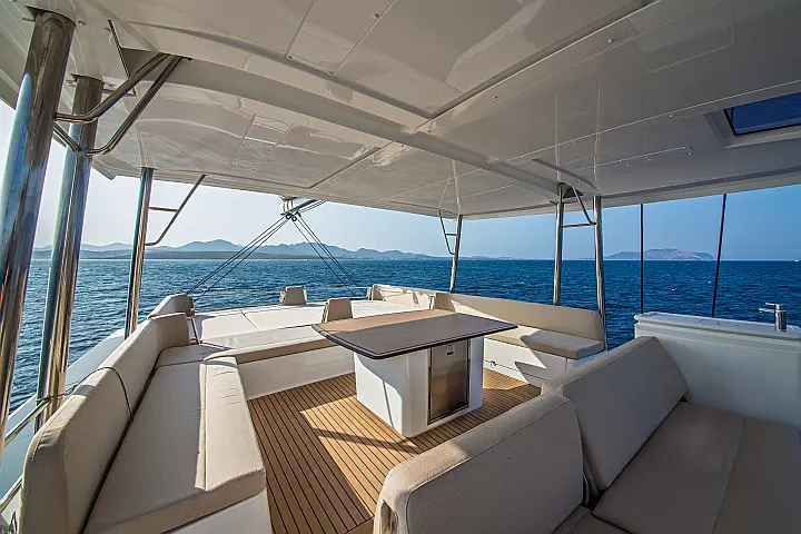 Bali 5.8 - flybridge