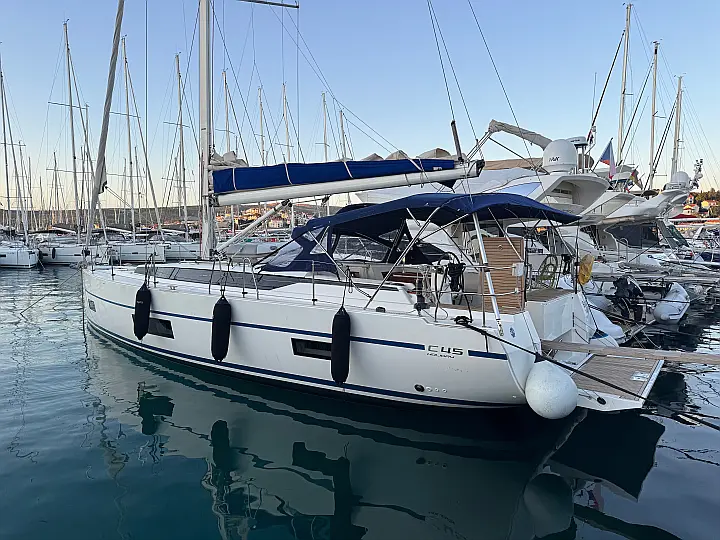 Bavaria C45 - External image