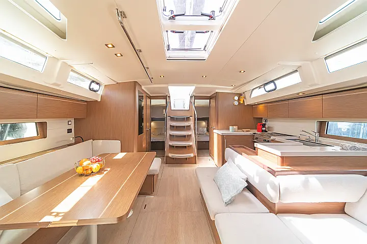 Oceanis 51.1 (5+1 cab) A/C & GEN - 