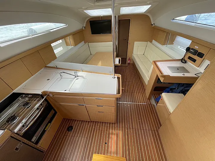 Elan Impression 45 - Internal image