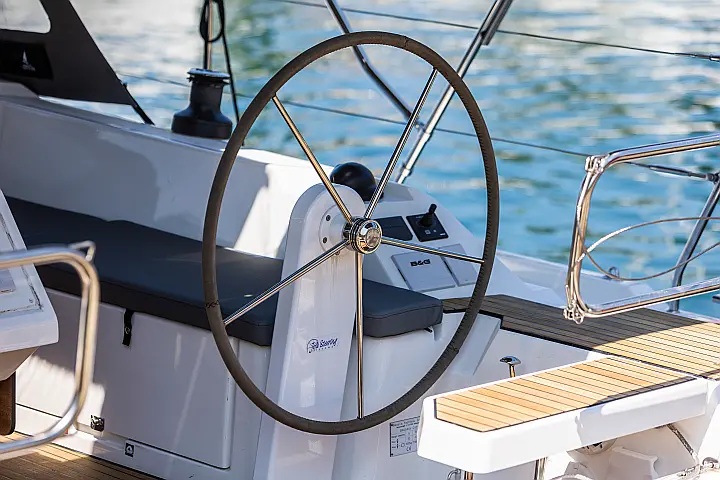 Bavaria C42 - 