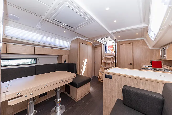 Bavaria C42 - 